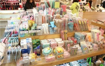 卖文具也能发家，这个小伙是这样做的